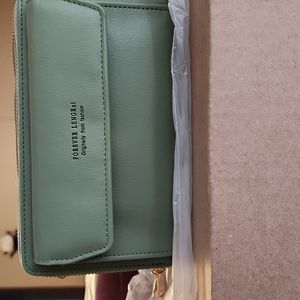 NWOT, Green RFID wallet, FOREVER LENGRui Originally from fashion